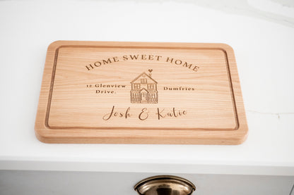 Personalized wooden cutting board with "Home Sweet Home" engraving, ideal as a housewarming or Christmas gift by Custom Chic.
